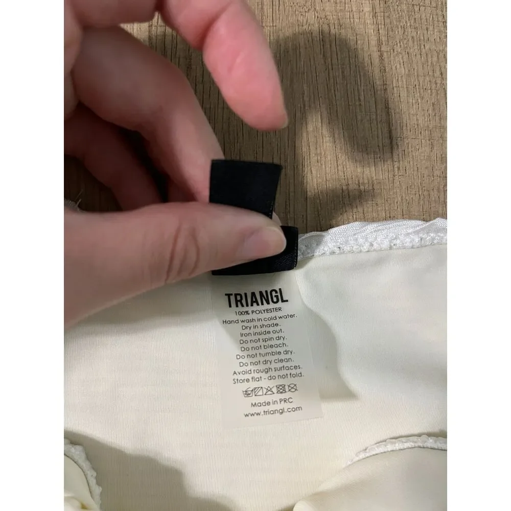 Triangl White Textured Bikini Bottom size Medium Cheeky Crinkle Ribbed Fabric